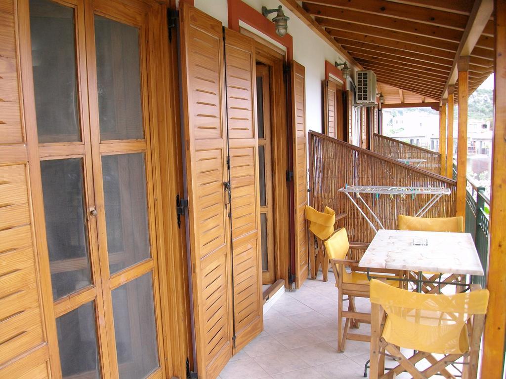Studios Resbithas Gythio Exterior photo